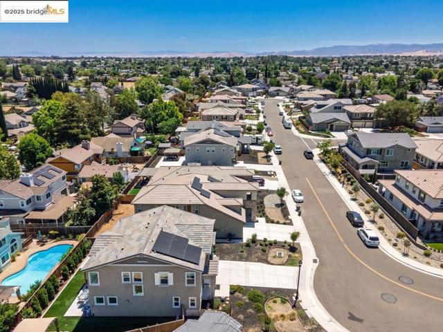 4670 Fuschia Way, Oakley CA: https://media.crmls.org/mediaz/43e4ab14-a5a2-4235-aad2-68bc828f4860.jpg