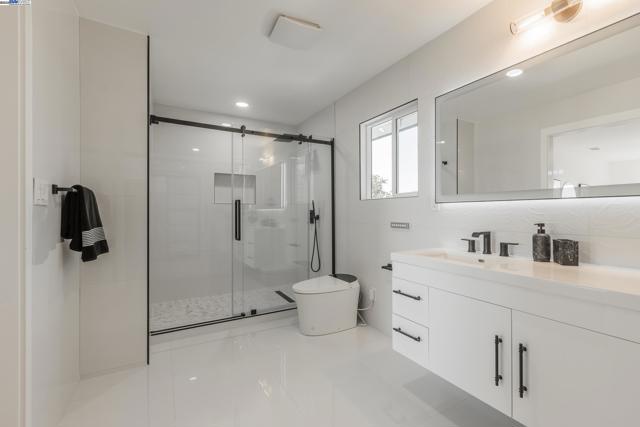 1568 Fallen Leaf Dr, Milpitas CA: https://media.crmls.org/mediaz/43e51370-4394-4deb-a937-0b08fa6a88c5.jpg