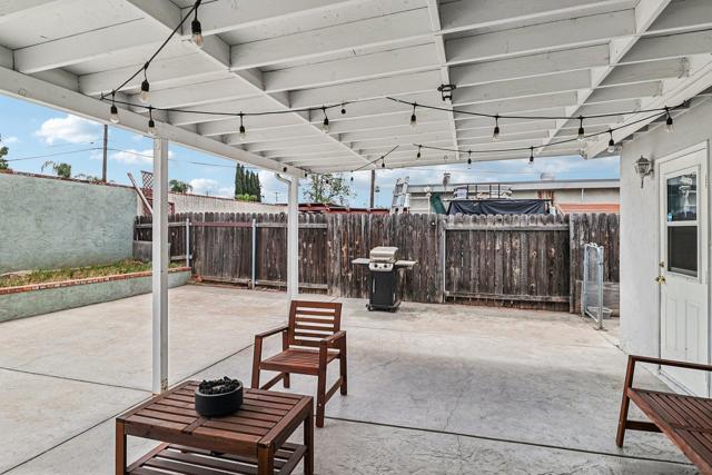 1097 Wayside Ave, El Cajon CA: https://media.crmls.org/mediaz/43e53f04-78ba-4f59-a3e4-5970794c0160.jpg