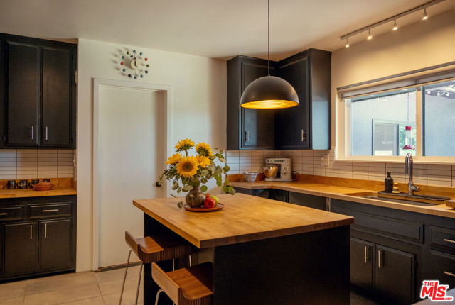 25166 Wheeler Road, Newhall CA: https://media.crmls.org/mediaz/43e54109-d2e2-4b26-bf29-15be3722b9ee.jpg