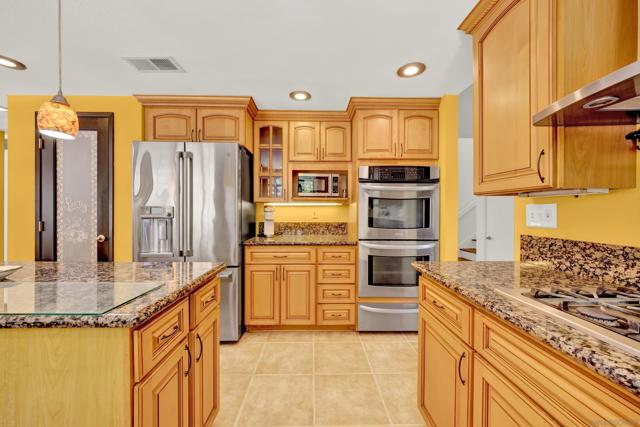 2010 Palsero Ave, Escondido CA: https://media.crmls.org/mediaz/43e55e66-1dee-4cbf-ba4c-08f5da8c669f.jpg