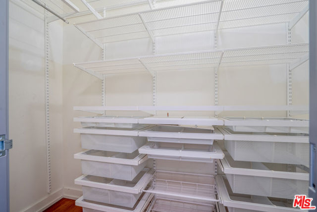 645 W 9th Street, Los Angeles CA: https://media.crmls.org/mediaz/43e5977b-ac0c-4740-9a9c-4f83b149eba6.jpg