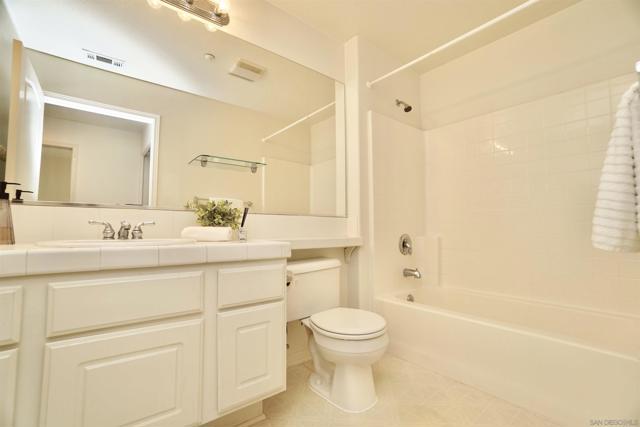 817 Kalpati Circle, Carlsbad CA: https://media.crmls.org/mediaz/43e681f9-85c5-4bb2-9c90-1f0feecbb6a4.jpg
