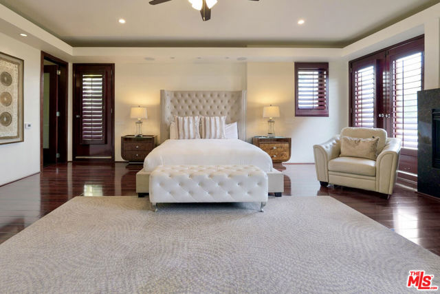 8835 Evanview Drive, Los Angeles CA: https://media.crmls.org/mediaz/43e68b86-b5f5-4f60-b94a-f2a75057f546.jpg