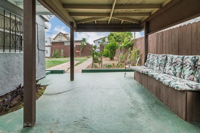 2925 Franklin Ave, San Diego CA: https://media.crmls.org/mediaz/43e6c301-a22b-43c9-87f8-a0bd4a9c1e71.jpg