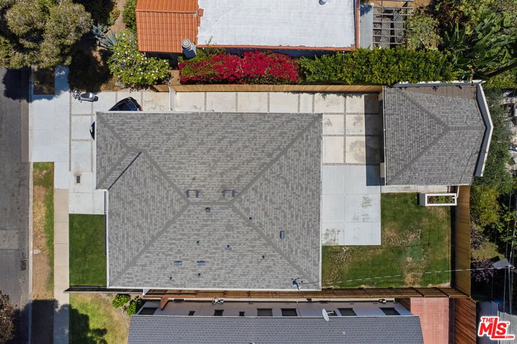 https://media.crmls.org/mediaz/43e6eb93-4a73-420d-b24b-017591c03957.jpg?preset=X-Large