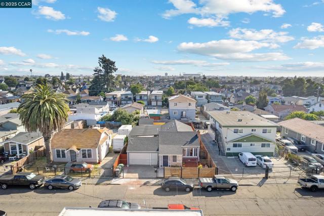 7447 Lockwood St, Oakland CA: https://media.crmls.org/mediaz/43e74496-42bf-4e73-a102-f4f329fba1ee.jpg