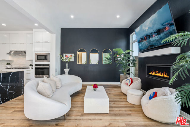 20763 Pine Cone Circle, Porter Ranch CA: https://media.crmls.org/mediaz/43e7684d-124c-4e73-8f68-913f95a9fba9.jpg