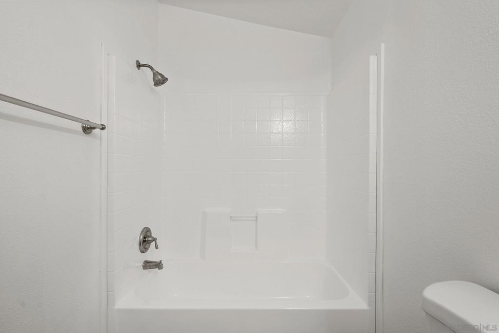 https://media.crmls.org/mediaz/43e76d8d-3a40-458e-b45f-1573cf6fd321.jpg?preset=X-Large