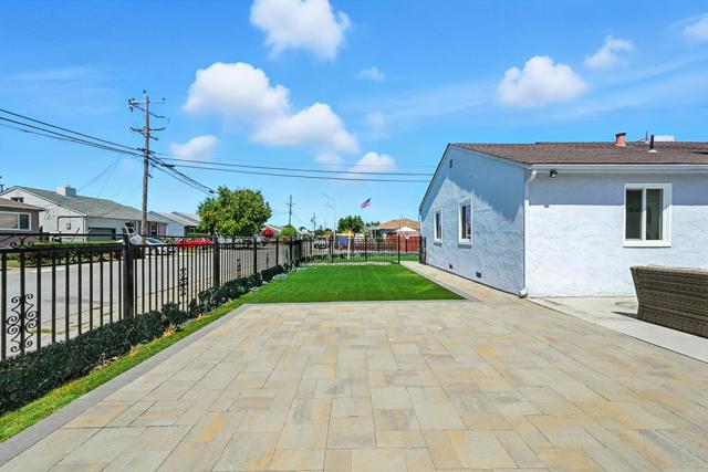 1504 York Avenue, San Mateo CA: https://media.crmls.org/mediaz/43e820ca-2856-4e85-a260-69397bc7ddb8.jpg