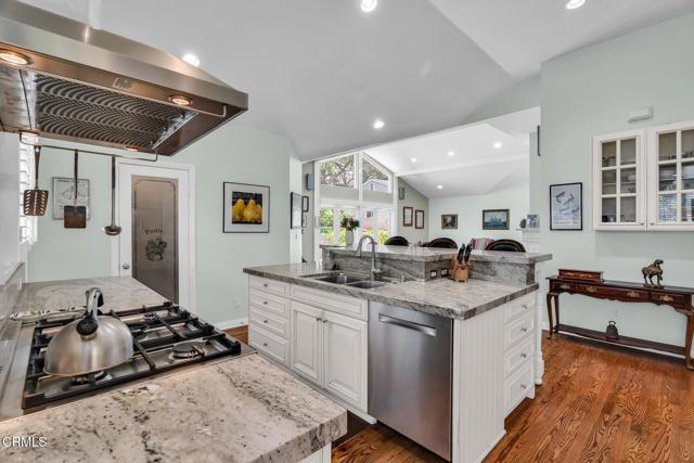 1313 E Palm Street, Altadena CA: https://media.crmls.org/mediaz/43e8447a-0e98-4e89-90e5-06b8a69cf8dd.jpg