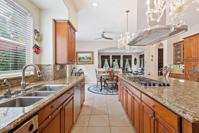 Detail Gallery Image 11 of 54 For 9429 Fox Hill Ln, Chatsworth,  CA 91311 - 5 Beds | 4/1 Baths