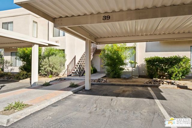 Image 27 of 33 For 35200 Cathedral Canyon Drive E39