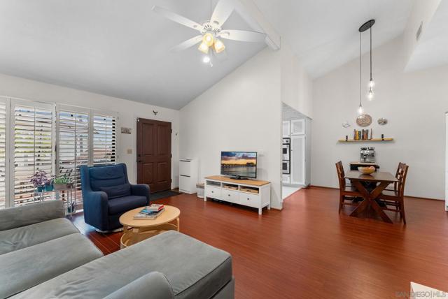 7328 Caminito Carlotta, San Diego CA: https://media.crmls.org/mediaz/43e9386e-a7af-491b-8232-a780741c49e8.jpg