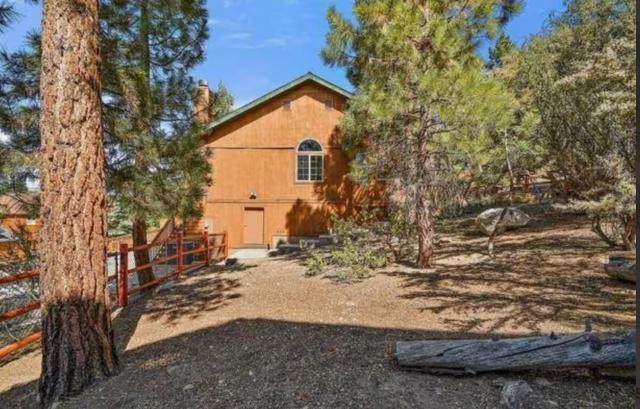 42369 Eagle Ridge Drive, Big Bear CA: https://media.crmls.org/mediaz/43e94663-0304-409a-9d91-3203a57ae5de.jpg