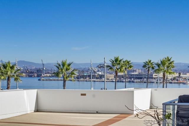 1820 Avenida Del Mundo, Coronado CA: https://media.crmls.org/mediaz/43eaac87-d2f4-4826-9d92-9daa395254c5.jpg