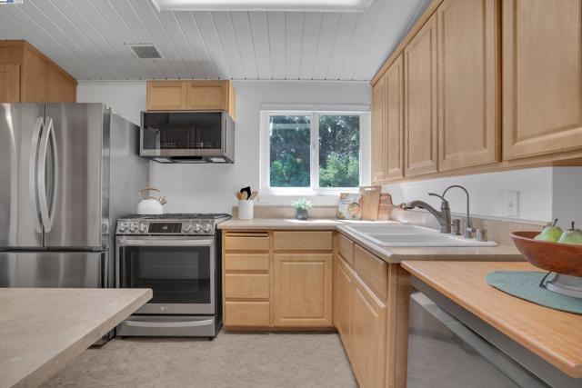 956 Tamarack Ave, San Jose CA: https://media.crmls.org/mediaz/43eb10c6-2dcd-466f-a67b-4e85a8eec7bf.jpg