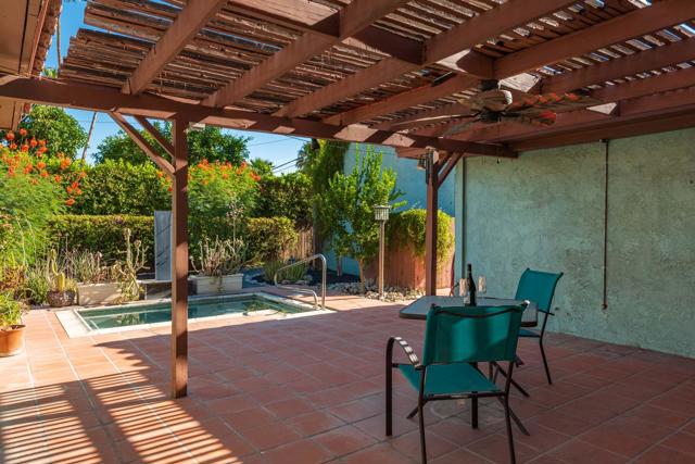 438 E Avenida Hokona, Palm Springs CA: https://media.crmls.org/mediaz/43eb352d-980d-4c5d-9bec-7a32de420957.jpg