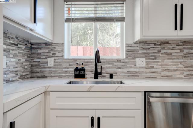 3254 Keith Ave, Castro Valley CA: https://media.crmls.org/mediaz/43eb8b7e-cf16-4e9e-a45c-c3825fce82ef.jpg