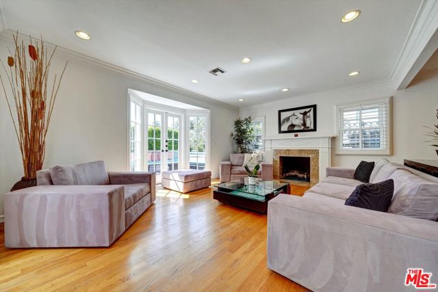 660 S Gretna Green Way, Los Angeles CA: https://media.crmls.org/mediaz/43eba90c-4f66-45e3-bdc7-cfe84bb0e56f.jpg