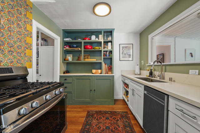 Detail Gallery Image 13 of 36 For 3961 Cumberland Ave, Los Angeles,  CA 90027 - 3 Beds | 2 Baths