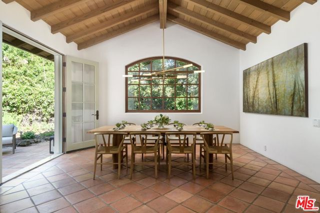 849 Ashley Road, Montecito CA: https://media.crmls.org/mediaz/43ec38de-c2e3-4637-b09d-d6b157be7168.jpg