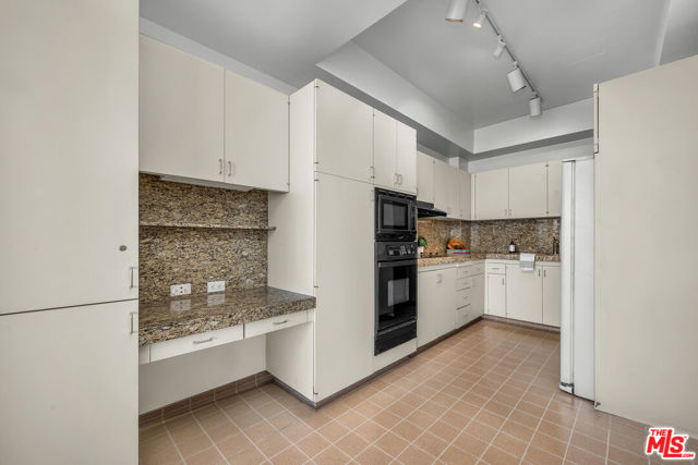 9255 Doheny Road, 2504 photo 8