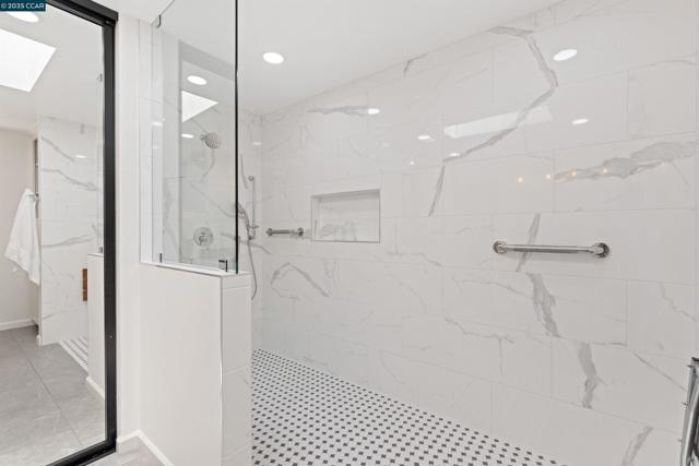 11 Breck Ct, Moraga CA: https://media.crmls.org/mediaz/43ecc08e-c706-4265-a6ca-9765edfd1088.jpg
