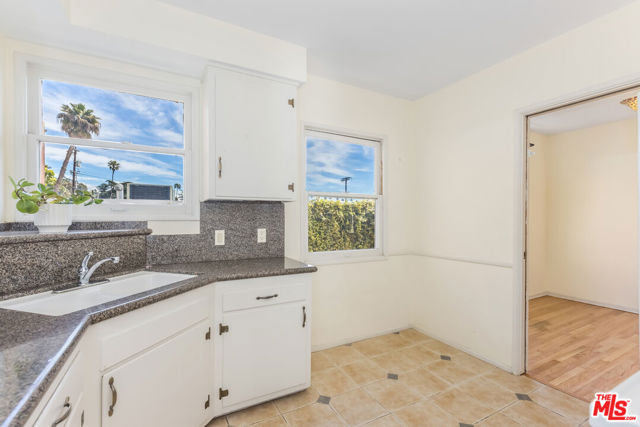 Kitchen with Breakfast Niche