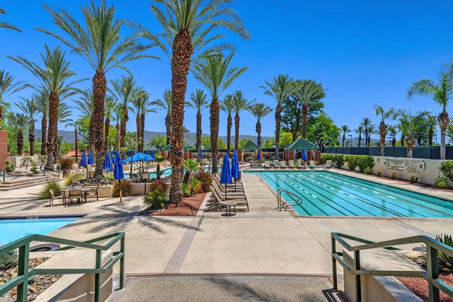 400 Tomahawk Drive, Palm Desert CA: https://media.crmls.org/mediaz/43ed0a43-67d7-4a8e-b099-6bbe5fe20208.jpg