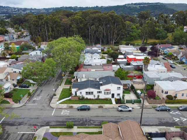 3000 56th Avenue, Oakland CA: https://media.crmls.org/mediaz/43ed15d5-4a6a-40bd-b7f8-342d12228c17.jpg