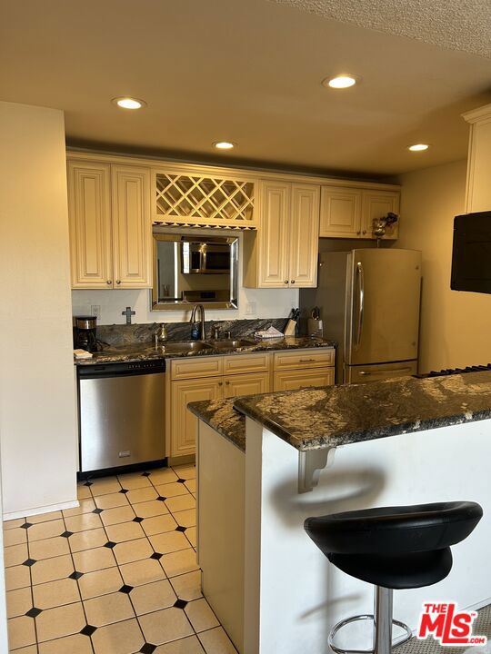 6600 Warner Avenue, Huntington Beach CA: https://media.crmls.org/mediaz/43ed4aa0-ef82-4e5b-933f-e90ab784dad2.jpg