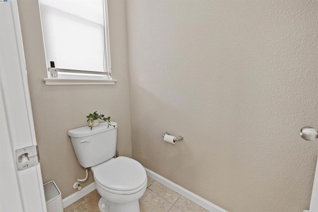 https://media.crmls.org/mediaz/43ed548d-fba8-43bf-a435-2dabdbc908b5.jpg?preset=X-Large