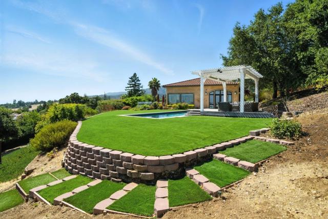 12252 Menalto Drive, Los Altos Hills CA: https://media.crmls.org/mediaz/43ed6c28-5b45-4e94-9bb0-6dd55991219f.jpg