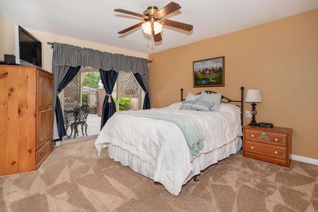 1564 Via Brisa Del Lago, San Marcos CA: https://media.crmls.org/mediaz/43ed9534-5086-4411-afae-363a69587502.jpg