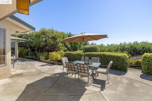 1657 Clearview Dr., San Leandro CA: https://media.crmls.org/mediaz/43ed996d-e2ae-4537-a766-9b0913c38f04.jpg