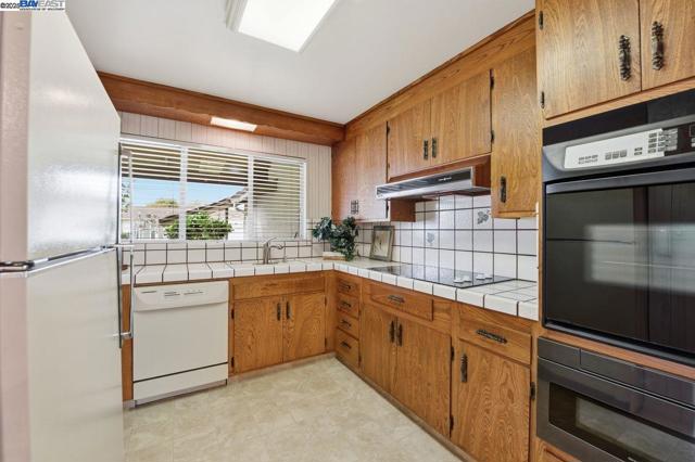 Image 5 of 30 For 15596 Tilden St