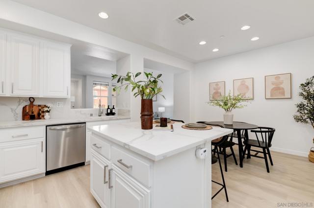 7895 Via Montebello, San Diego CA: https://media.crmls.org/mediaz/43eda78c-3586-4e4e-9eb2-6c5475d135d2.jpg