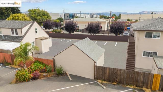 2090 Marina Blvd, San Leandro CA: https://media.crmls.org/mediaz/43edb013-2472-4daf-a5f9-05f6c9baeaba.jpg