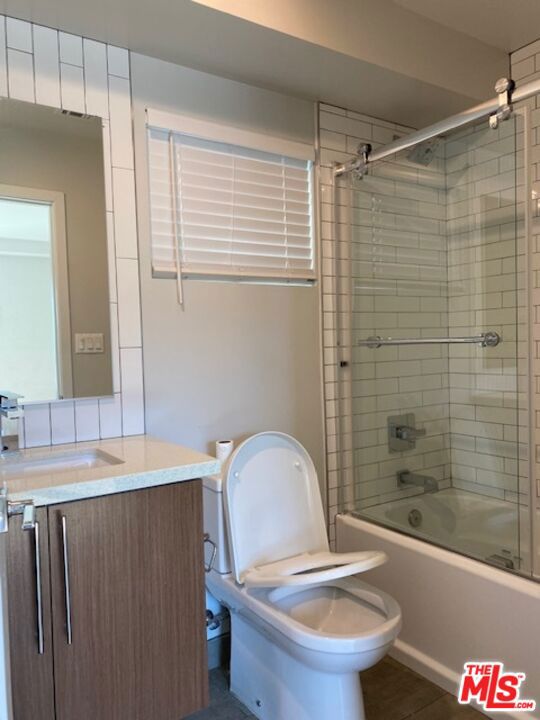4937 1/2 W 20th Street, Los Angeles CA: https://media.crmls.org/mediaz/43edd95c-d32e-4666-960c-072be241feba.jpg