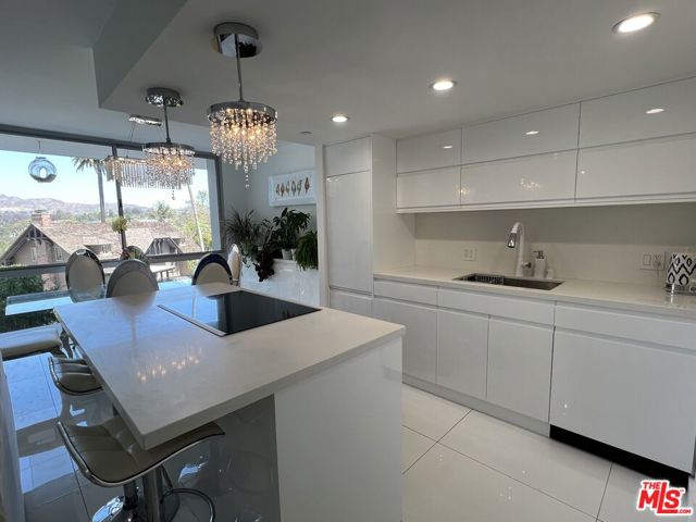 201 Ocean Avenue, Santa Monica CA: https://media.crmls.org/mediaz/43ee1dbc-ee52-4a6a-8a0d-22be1c06c877.jpg