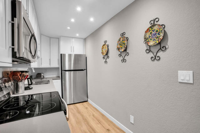 675 N Los Felices W Circle, Palm Springs CA: https://media.crmls.org/mediaz/43ee88ce-55a6-4558-99e4-cb59ab77c99a.jpg