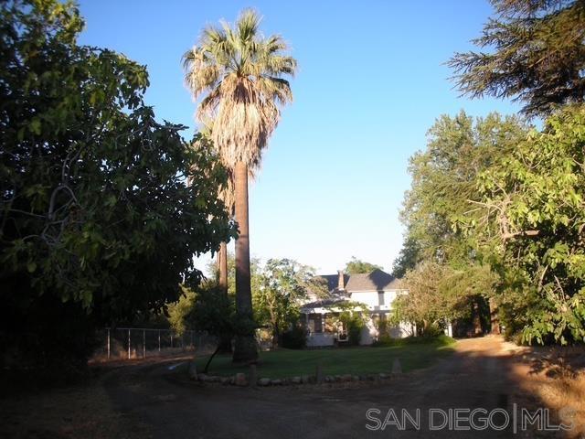 1206 Middlehoff Ln