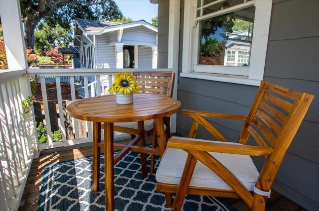 524 8th Avenue, Menlo Park CA: https://media.crmls.org/mediaz/43eeb65f-1905-4db4-acb5-bdf617bdb10c.jpg