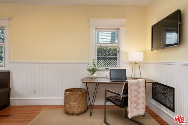 21 Park Avenue, Venice CA: https://media.crmls.org/mediaz/43ef20c1-8a1a-427b-8179-f7881ed7b478.jpg
