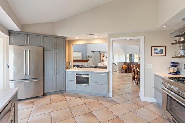 17924 Saint Andrews Dr, Poway CA: https://media.crmls.org/mediaz/43ef26dc-60ea-4600-b6da-8d9b0a13546d.jpg