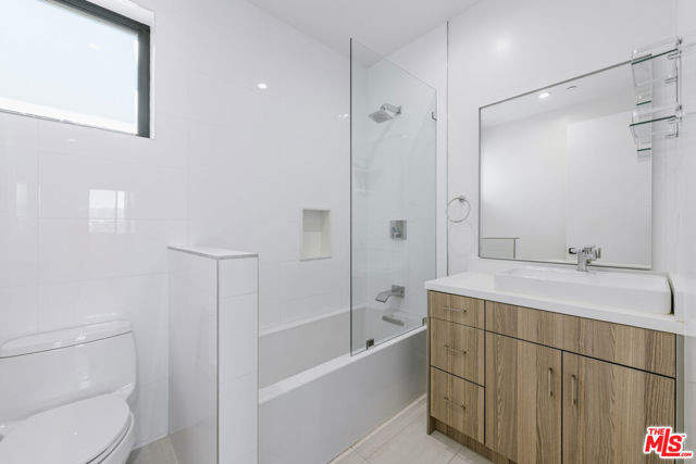 741 N Gramercy Place, Los Angeles CA: https://media.crmls.org/mediaz/43ef876f-4153-4e3d-bb63-ff56c0ffd582.jpg