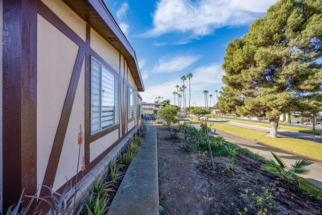 4650 Dulin Rd, Fallbrook CA: https://media.crmls.org/mediaz/43efc0b6-bee2-43b2-b61a-9a97a62dc41e.jpg
