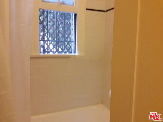 649 N Rossmore Avenue, Los Angeles CA: https://media.crmls.org/mediaz/43efc2eb-11c9-4fb6-996b-3181422ea21e.jpg