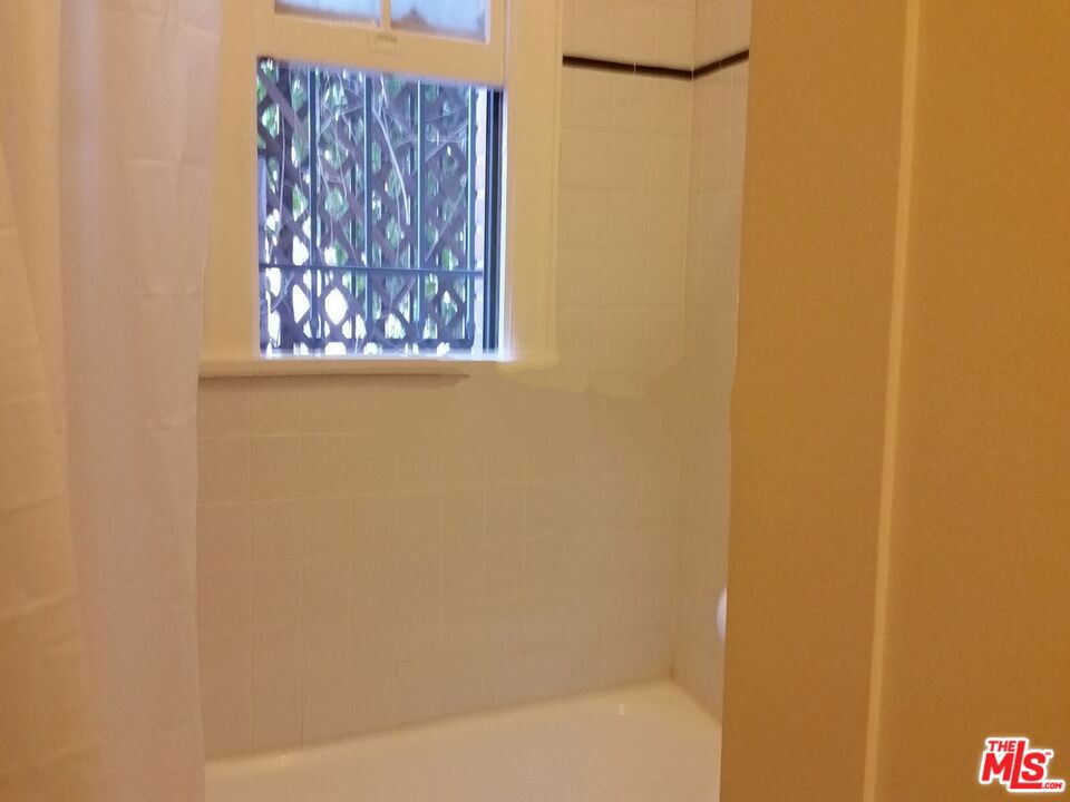 https://media.crmls.org/mediaz/43efc2eb-11c9-4fb6-996b-3181422ea21e.jpg?preset=X-Large